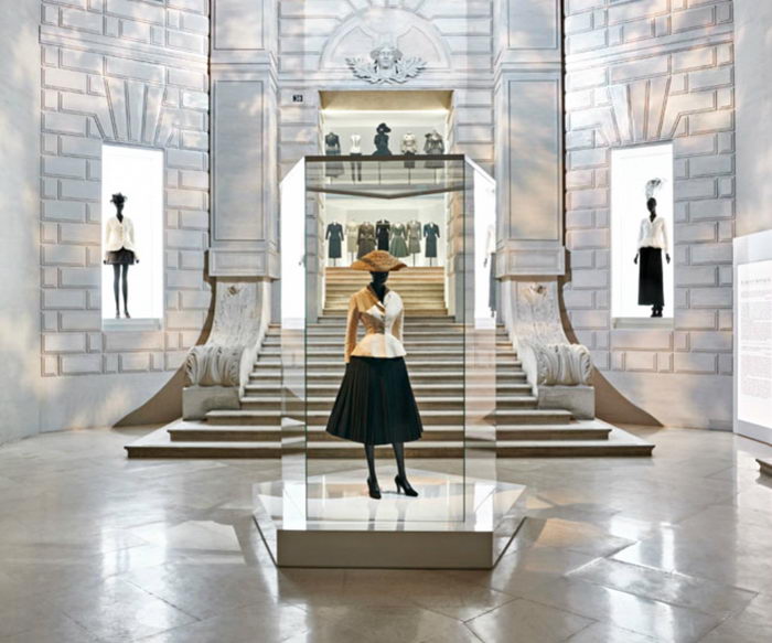 Pameran Christian Dior Terbesar di Inggris